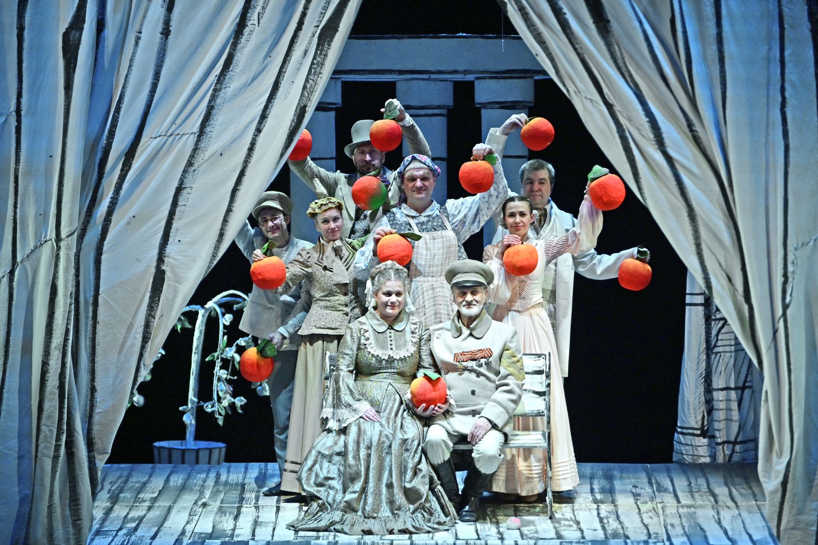 Спектакли «Наливные яблоки» и «Диалог одиноких душ» - гастроли Донецкого театра в Югра-Классик