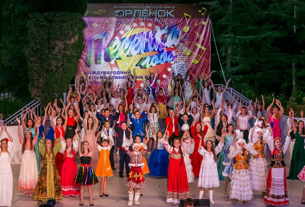 Югорчане вернулись с победой с конкурса «Песенка года» 