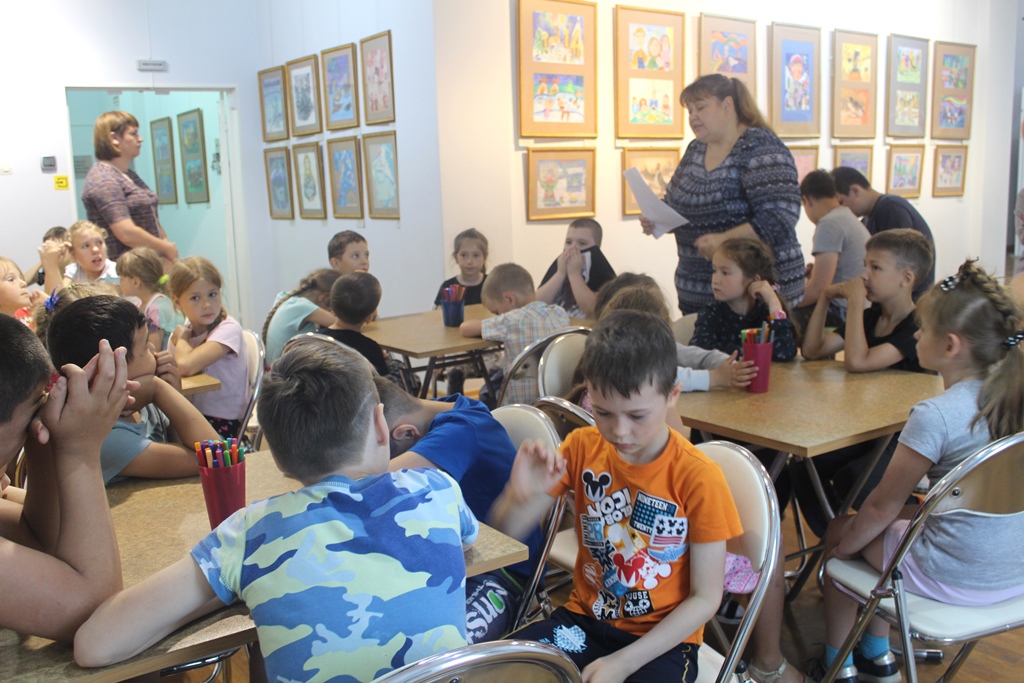 Выставка «Мой мир: Семья, Югра и Я» приглашает гостей
