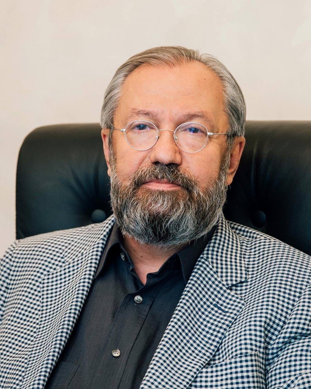 Руководителю Сургутской филармонии Якову Семёновичу Черняку присвоено звание