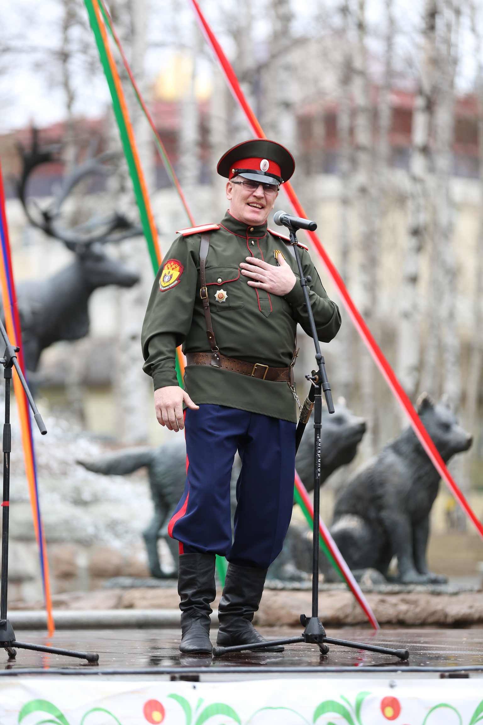 Поэтом можешь ты не быть, но гражданином быть обязан…