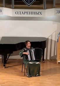 Центр искусств поздравил с юбилеем Зинаиду Алёшину