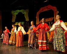 И стали зимушку провожать да Масленицу прославлять