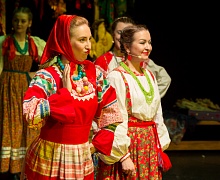 И стали зимушку провожать да Масленицу прославлять