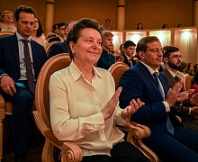 Торжественная церемония вручения медалей лучшим выпускникам Югры