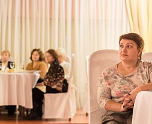 Много есть песен о мамах чудесных