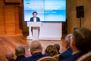 Югорчанам вручили государственные награды в честь дня рождения округа