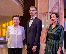 Торжественная церемония вручения медалей лучшим выпускникам Югры