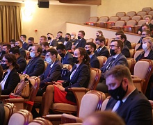 Торжественная церемония закрытия ХХ юбилейной конференции молодых специалистов, работающих в организациях, осуществляющих деятельность, связанную с использованием участков недр на территории Югры. 