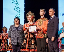 «Возьмемся за руки, друзья»