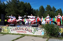 Ансамбль песни и танца выступил на празднике «Славянский хоровод» в Югорске 