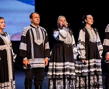 «Возьмемся за руки, друзья»